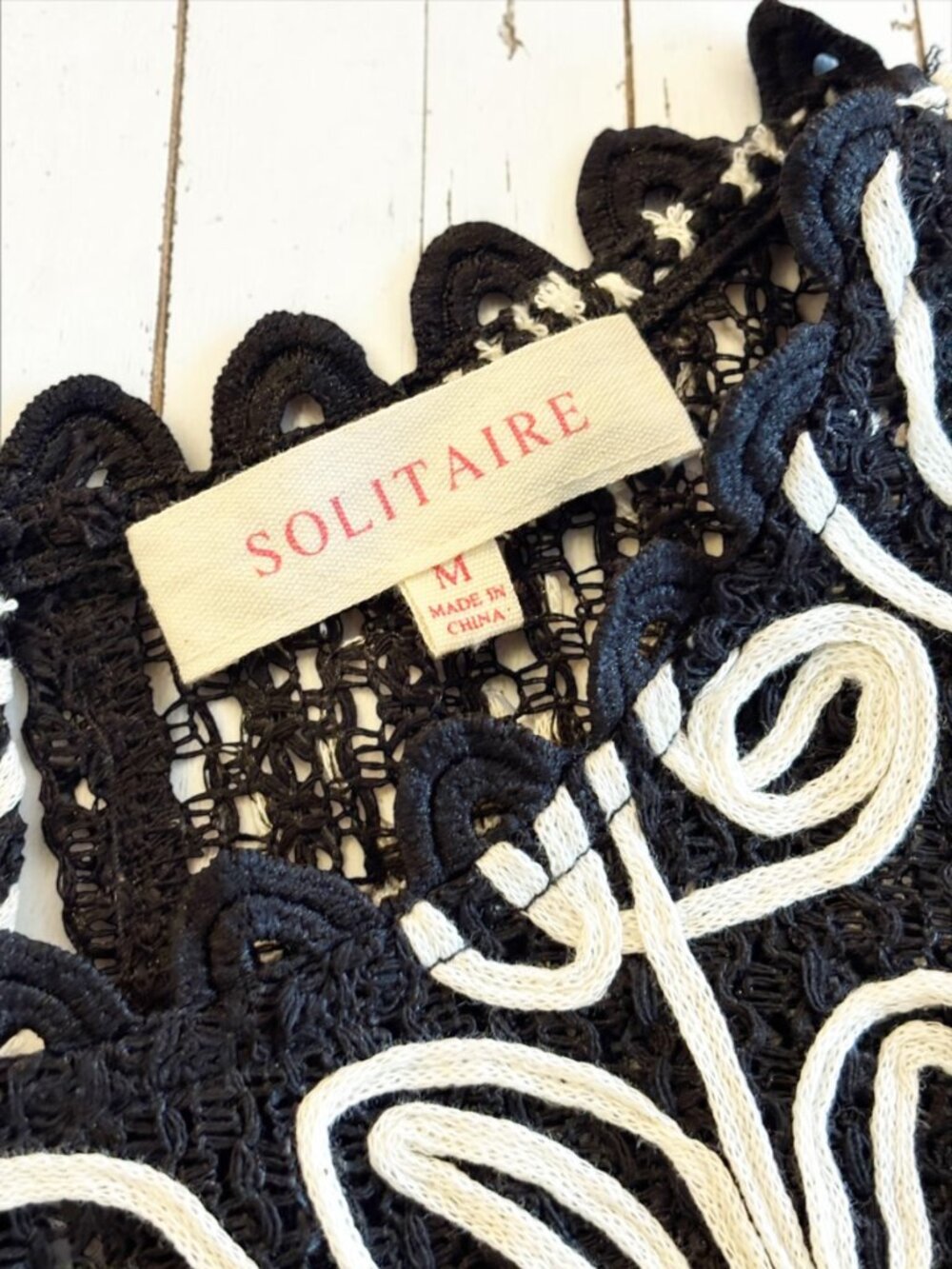NWOT Solitaire Black Crochet Lace Floral Embroidered Tank Top Medium Boho Chic - Picture 4 of 8